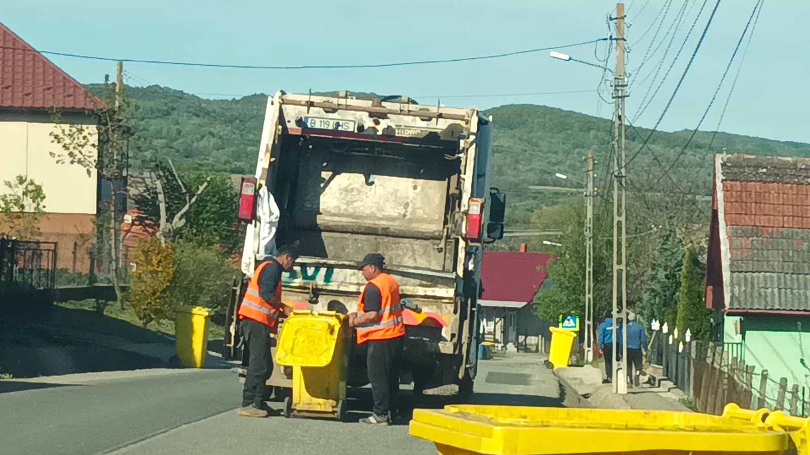 pubela galbenă